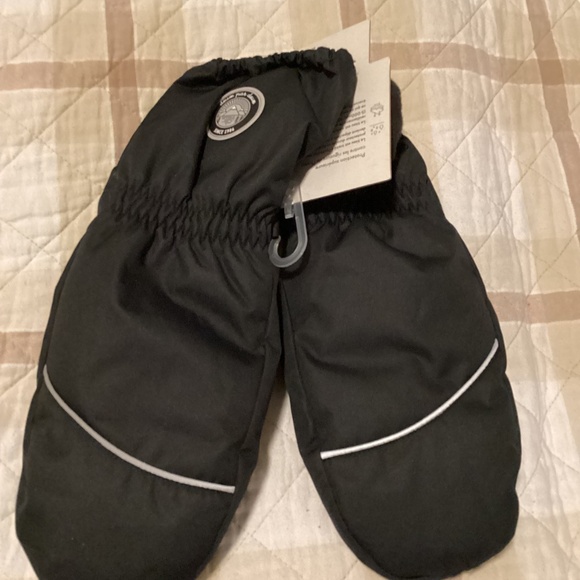 Deux par Deux Kids Unisex Solid Mittens Black, size 15 - Picture 9 of 11